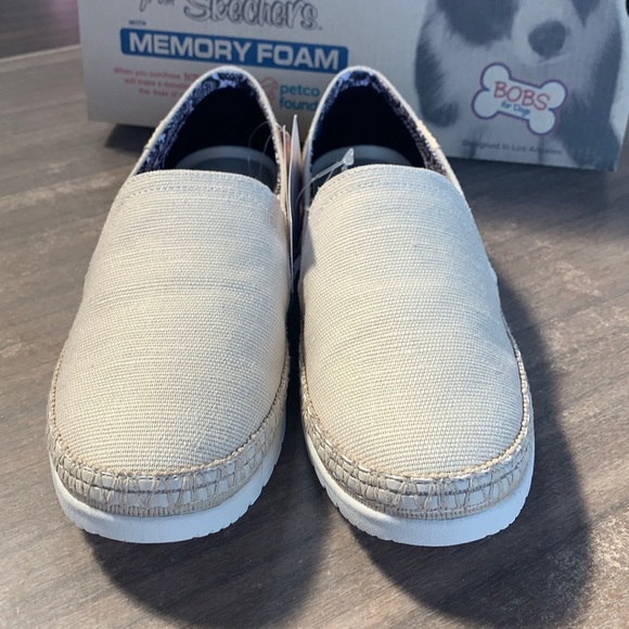 NWT Skechers BOBS Memory Foam Slip On Tan Canvas - Picture 3 of 5